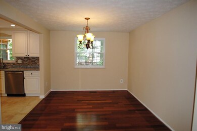 3115 Nestlewood Dr, Herndon, VA 20171 - photo 3