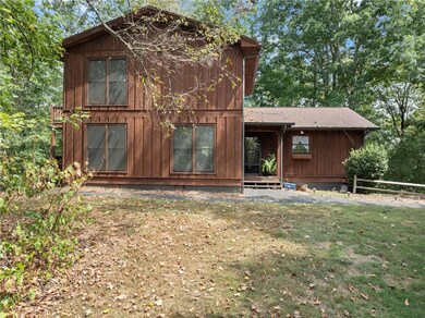 View of front facade with a front lawn