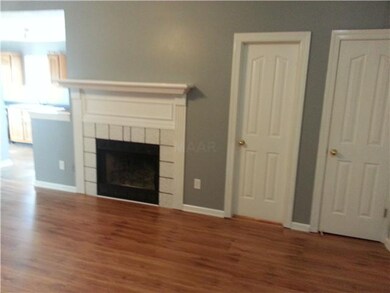 Den w/fireplace Laminated wooden flooring