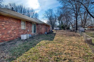 917 NW 10th St, Blue Springs, MO 64015 - photo 3