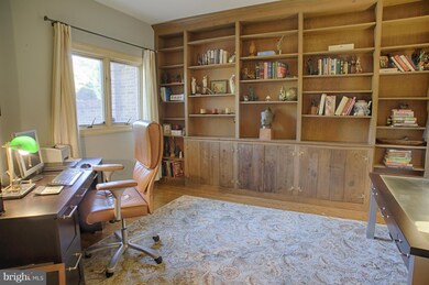 2456 N Wakefield Ct, Arlington, VA 22207 - photo 3