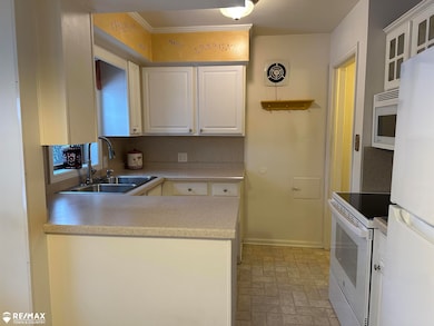 1809 Crestbrook Ln, Flint, MI 48507 - photo 6