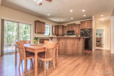 1052 NW 17th St, Redmond, OR 97756 - photo 7