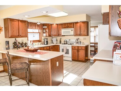 5001 Mcgowan Dr, Cedar Rapids, IA 52403 - photo 4