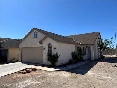 View of front of property with stucco siding, driv