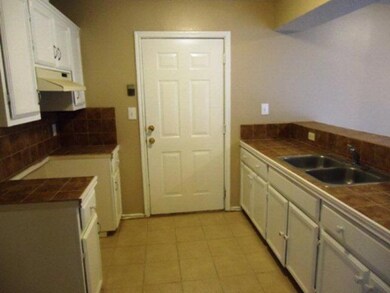 2805 Gayle unit 2, Edinburg, TX 78541 - photo 3