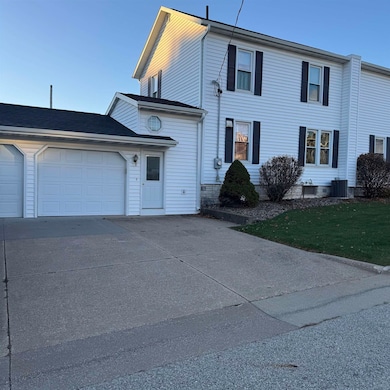 135 E Birch St, Lancaster, WI 53813 - photo 2