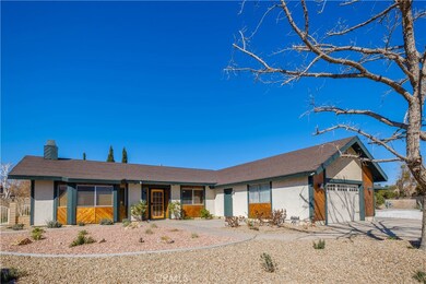 18015 Hacienda Ln, Victorville, CA 92395 - photo 3