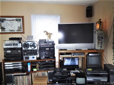 22 S Westbrook Ave, Pen Argyl, PA 18072 - photo 6