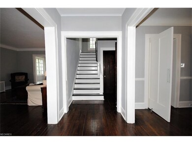 SPACIOUS FRONT ENTRY HALL OPENS TO LIVING ROOM, DI
