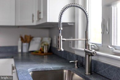 6920 Vanderbilt Dr, Alexandria, VA 22307 - photo 5