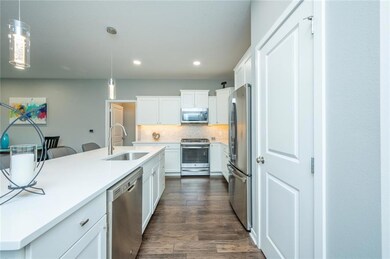 9922 Marnewood Dr, Johnston, IA 50131 - photo 5