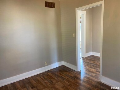 1921 Iowa St, Davenport, IA 52803 - photo 5