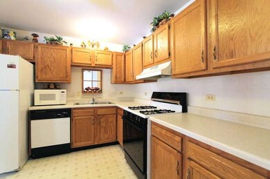 869 Golf Course Rd unit 1, Crystal Lake, IL 60014 - photo 2