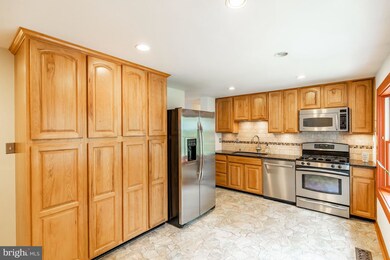 19125 Saint Johnsbury Ln, Germantown, MD 20876 - photo 4