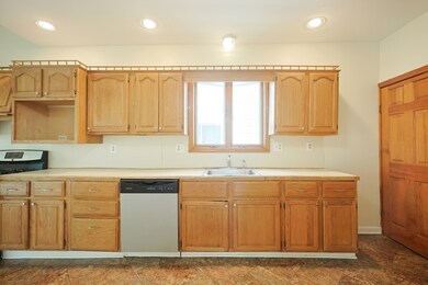 21 Claremont St, Malden, MA 02148 - photo 7