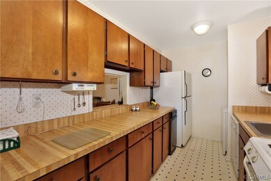 Nice galley kitchen with opening to the dining roo