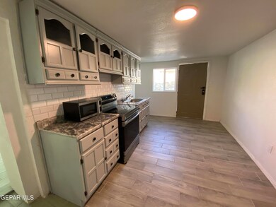 2807 Grant Ave unit B, El Paso, TX 79930 - photo 2