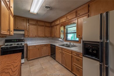 Plenty of counter and cabinet space in this cute k