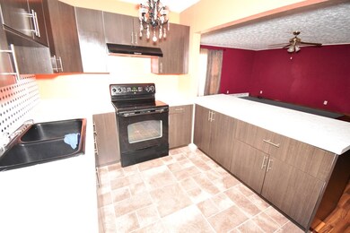 555 S Oneil St, Frankfort, IN 46041 - photo 3