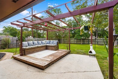 2706 Leichester Dr, Spring, TX 77386 - photo 6