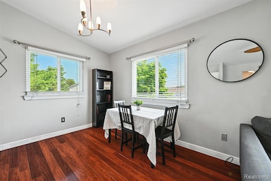 Corner windows in kitchen nook dining area