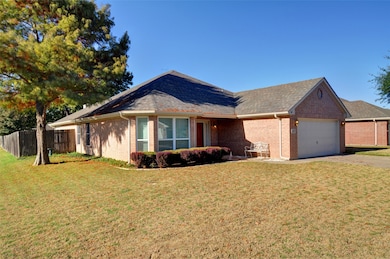 301 Mary Kay Ct, Burleson, TX 76028 - photo 2