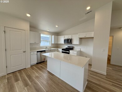 210 SW Sparrow St, Boardman, OR 97818 - photo 3