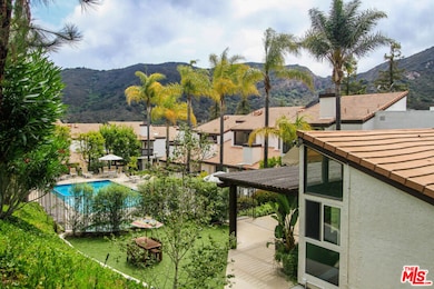 17213 Palisades Cir, Pacific Palisades, CA 90272 - photo 2