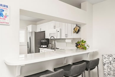 Country Club Village 5 unit 2010, Honolulu, HI 96818 - photo 5