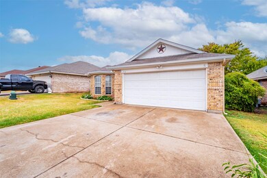 713 Rambling Ct, Granbury, TX 76049 - photo 2