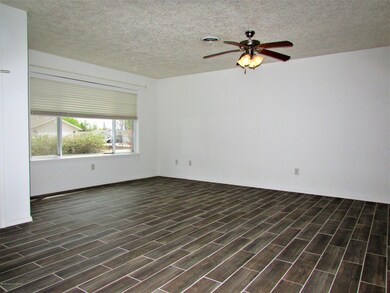 1409 Elizabeth St, Bloomfield, NM 87413 - photo 4