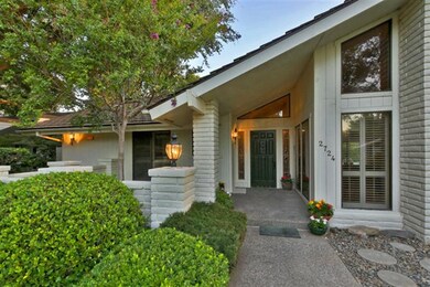 When walking up to the front of the home a delight