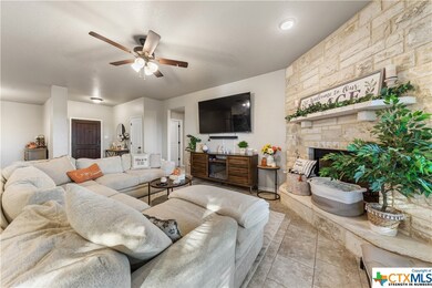 1041 Declaration Dr, Copperas Cove, TX 76522 - photo 3