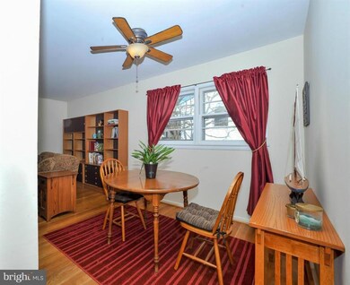 1212 Cottage St SW, Vienna, VA 22180 - photo 5