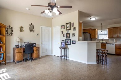 105 Sandalwood Ct, Weatherford, TX 76085 - photo 6