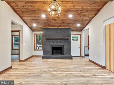 348 Sleepyview Ln, Berkeley Springs, WV 25411 - photo 5