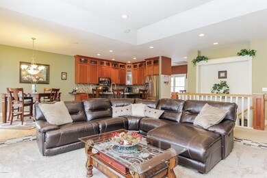 006-Living_Room-2417091-large[1]