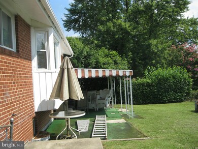 6109 Sargent Rd, Hyattsville, MD 20782 - photo 3