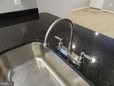 5924 Rowanberry Dr, Elkridge, MD 21075 - photo 4