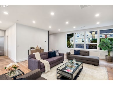 207 S Nebraska St, Portland, OR 97239 - photo 6