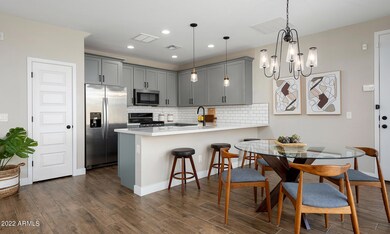 Dining & Kitchen