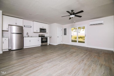 DiningRoom14584236