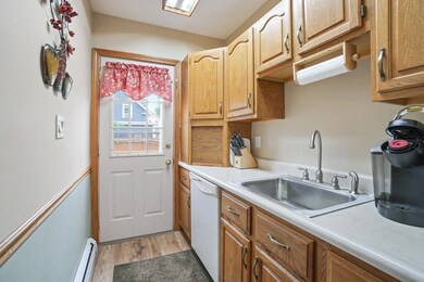 47 Beaver St, Lowell, MA 01850 - photo 4