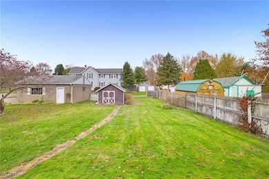View of yard featuring a shed