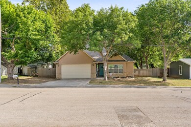 1112 W Ball St, Weatherford, TX 76086 - photo 3