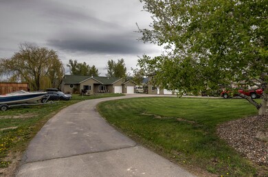 047-488CreekHallow