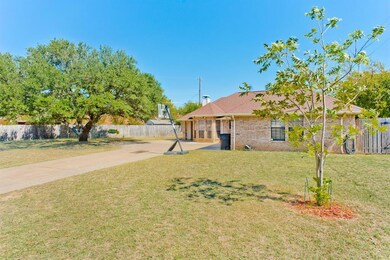 503 Preston Ct, Cleburne, TX 76033 - photo 3