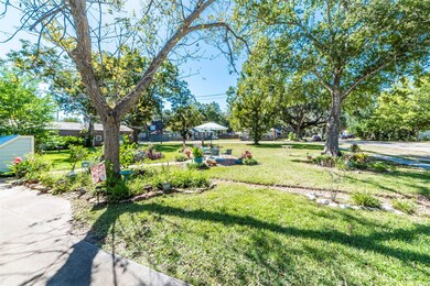 225 S Hill St, Alvin, TX 77511 - photo 3