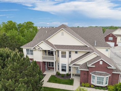 538 Grandview Ct unit D, Pewaukee, WI 53072 - photo 3